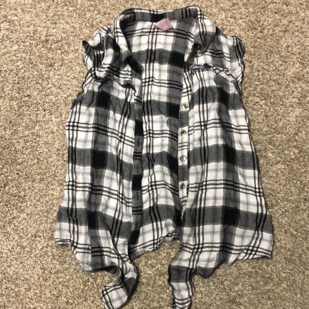 Women’s black white vest shirt!